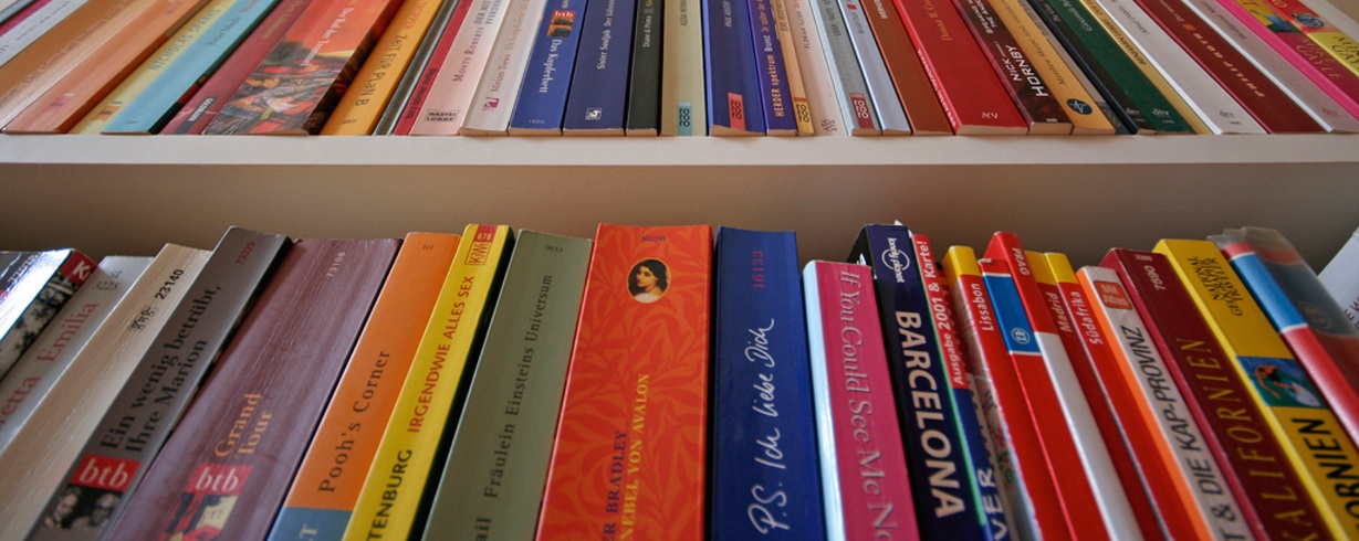 Bücherregal, Astrid Kopp@flickr, CC BY-NC-SA 2.0
